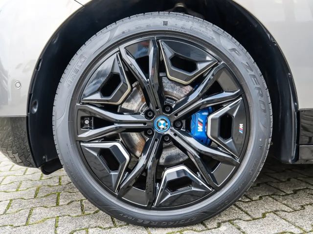BMW iX M60