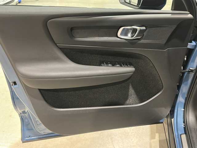 Volvo XC40 XC40 Navi LED Klima Standhzg Einparkhilfe el. Fenster