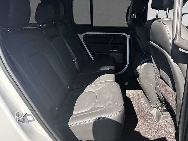 Land Rover Defender 110 S