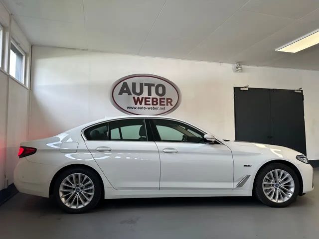 BMW 530 530e Luxury Line Sedan