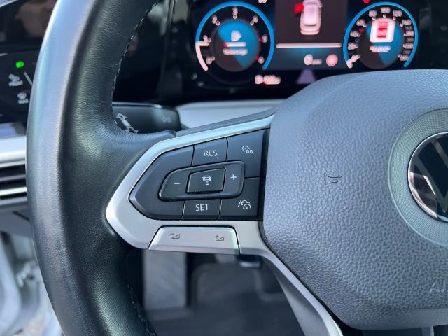 Volkswagen Golf Life Variant