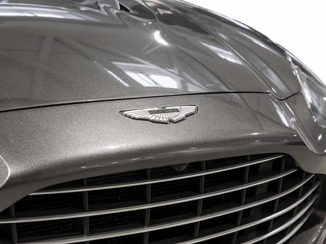 Aston Martin DBX - Magnetic Silver -