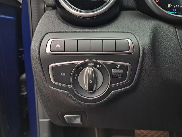 Mercedes-Benz C 300 C 300 e Sedan