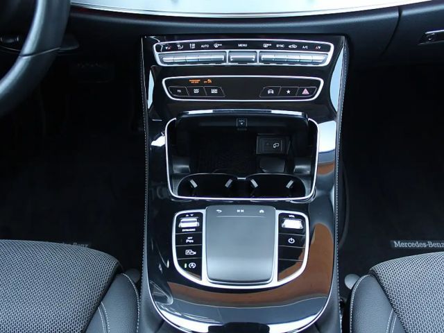 Mercedes-Benz E 220 4MATIC E 220 d Sedan