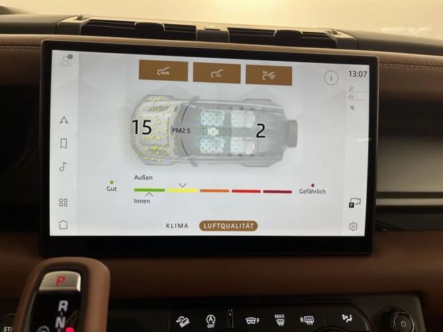 Land Rover Defender 110