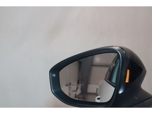 Volkswagen T-Roc 1.5 eTSI IQ.Drive R-Line Style