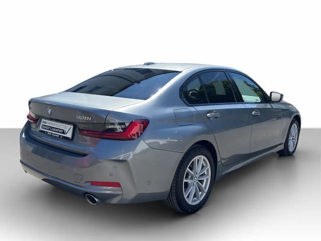 BMW 320 320i Sedan xDrive