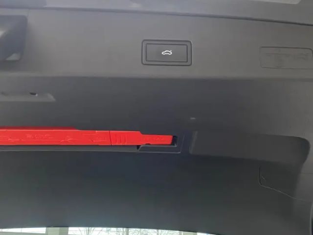 Volkswagen Golf 1.5 eTSI R-Line Style