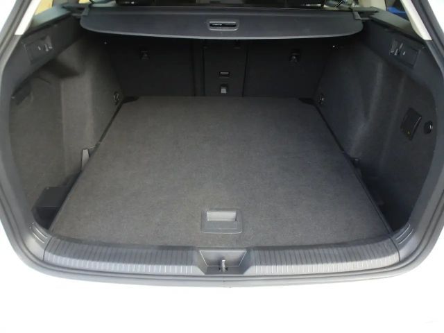 Volkswagen Golf Life Variant