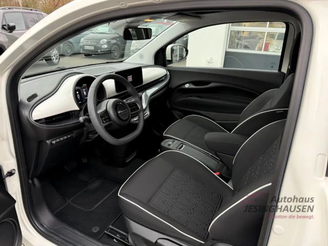 Fiat 500e +Rückfahrkam.+Klimaaut.+Keyless+Tempomat