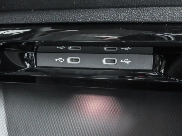 Volkswagen Golf 1.5 eTSI DSG Golf VIII R-Line