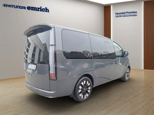 Hyundai Staria Signature