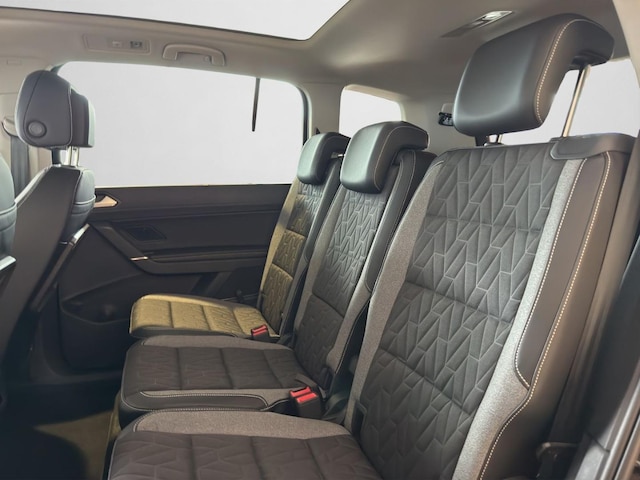 Volkswagen Touran 1.5 TSI DSG R-Line