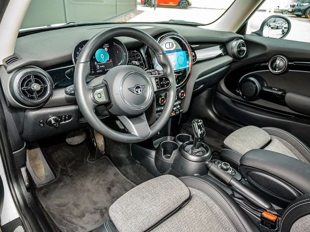 MINI Cooper 3-Tür. Aut Sportsitz Kamera DAB Navi 1VB