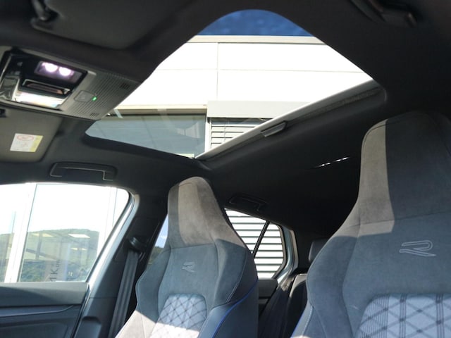 Volkswagen Golf DSG R-Line