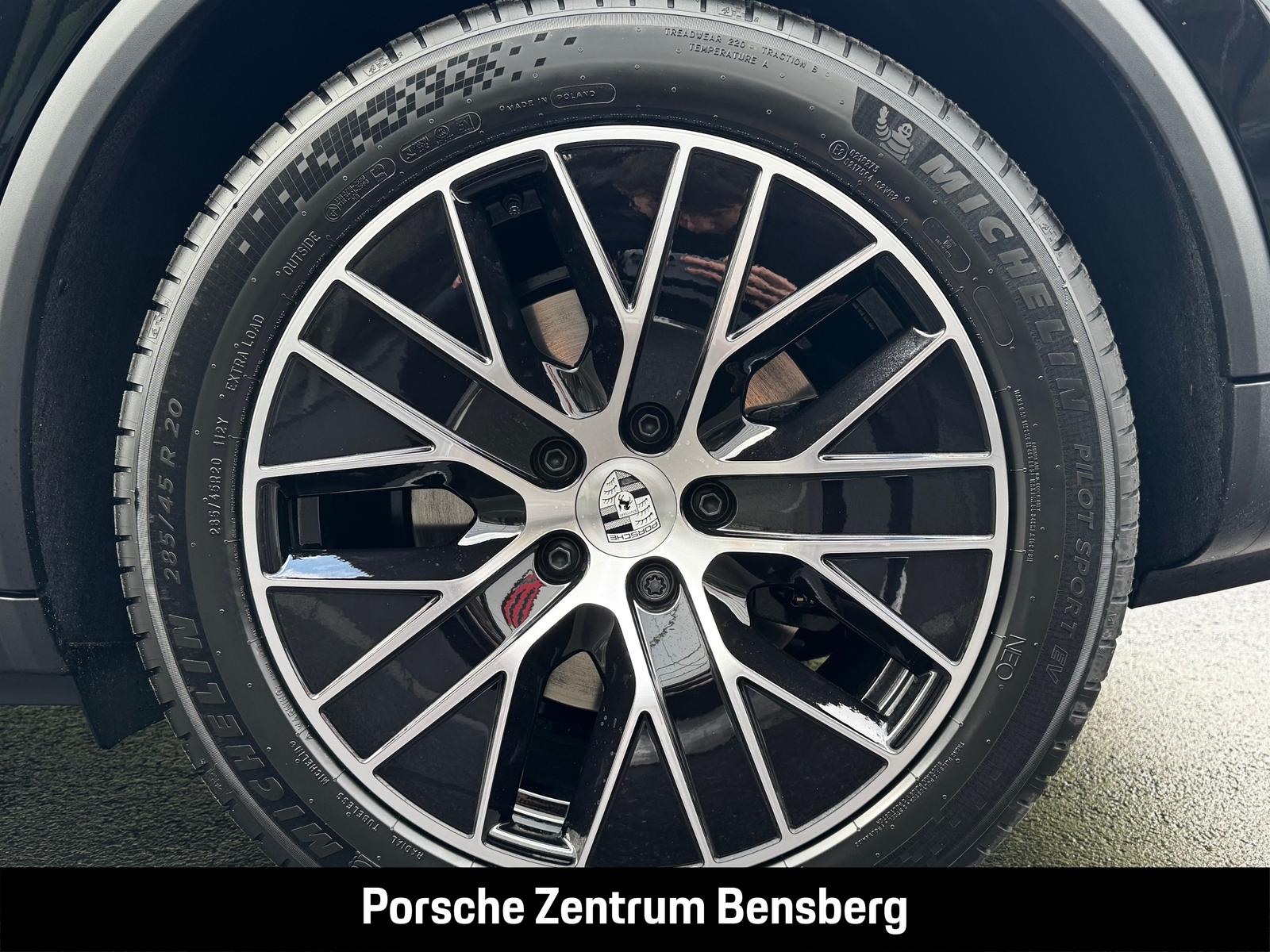 Porsche Macan Electric