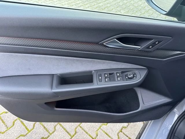 Volkswagen Golf 1.5 eTSI DSG Golf VIII R-Line