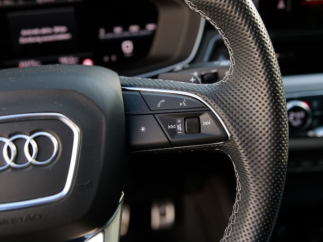 Audi A4 40 TFSI Avant Quattro S-Line S-Tronic