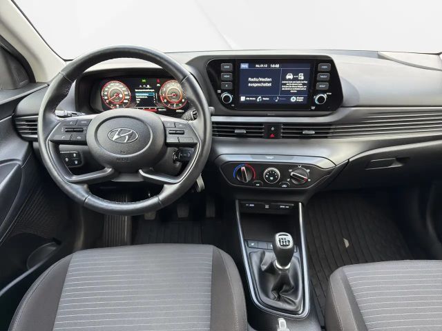 Hyundai i20 *** i-LINE PLUS *** noch ein 4 ZYLINDER MOTOR ***