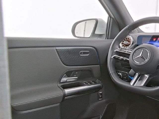 Mercedes-Benz EQA 300 4MATIC