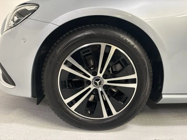 Mercedes-Benz E 220 E 220 d Sedan