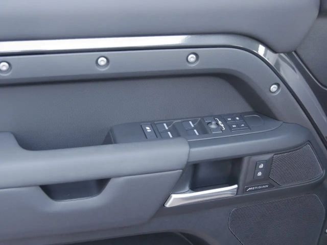 Land Rover Defender 110 Dynamic SE