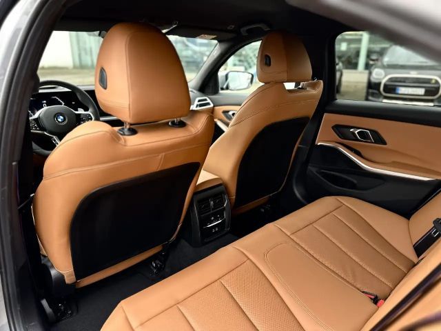 BMW 320 320i M-Sport Sedan