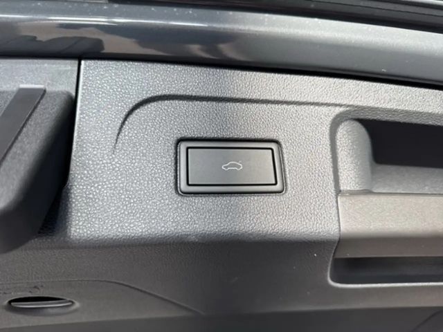 Volkswagen Touran 1.5 TSI DSG Move R-Line