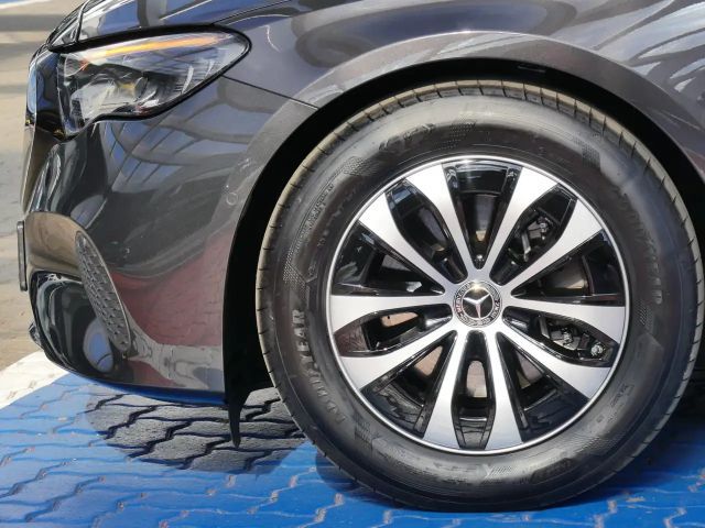 Mercedes-Benz E 200 AVANTGARDE Sedan