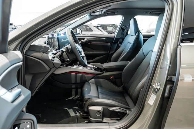 Audi A6 Avant Quattro S-Tronic