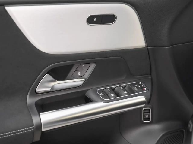 Mercedes-Benz GLA 200 AMG Line