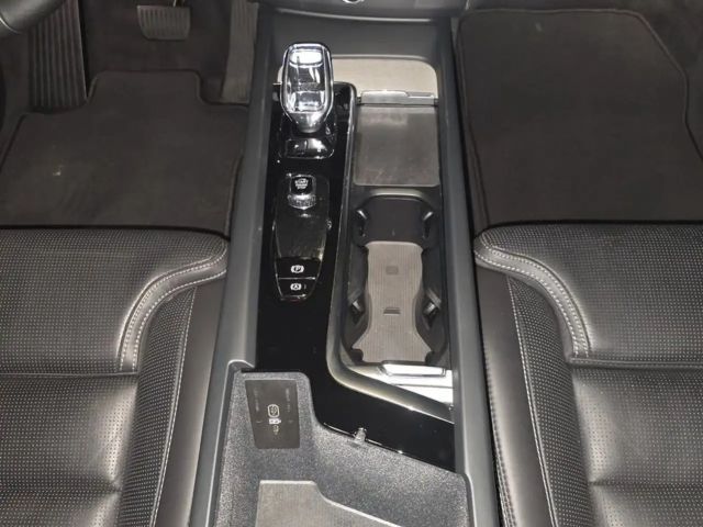 Volvo XC60 AWD Dark Plus