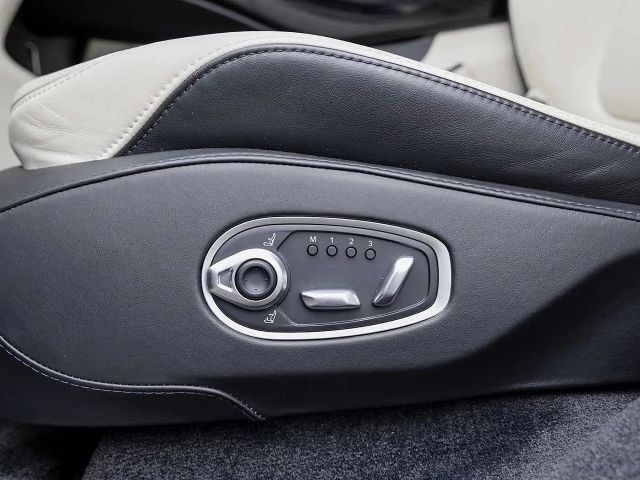 Aston Martin DBX - Magnetic Silver -