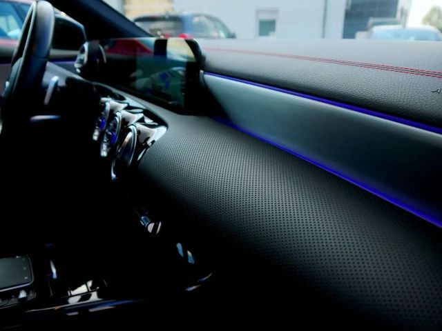 Mercedes-Benz CLA 200 AMG Line Coupé