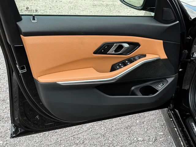 BMW 320 320i M-Sport Sedan