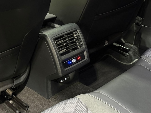 Volkswagen Golf 1.5 eTSI DSG R-Line