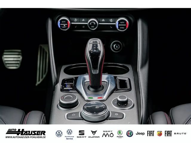 Alfa Romeo Giulia AT8 Q4 Turbo