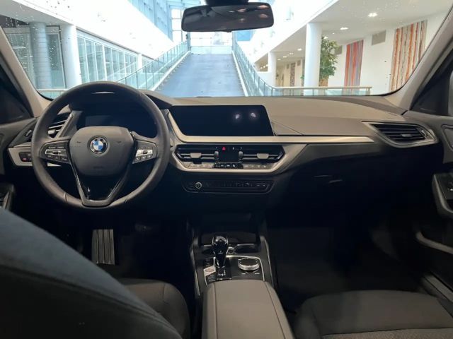 BMW 118 118i 5-deurs Sedan