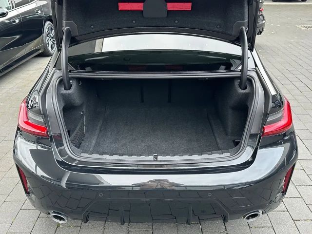 BMW 320 320i M-Sport Sedan