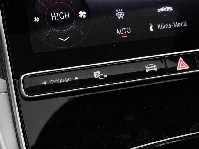 Mercedes-Benz C 200 AMG Line Sedan