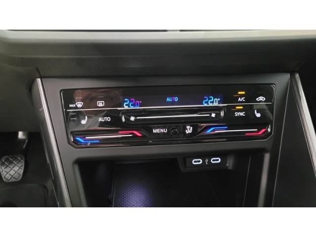 Volkswagen Polo 1. 0 TSI KLIMA, NAVI, MATRIX-LED