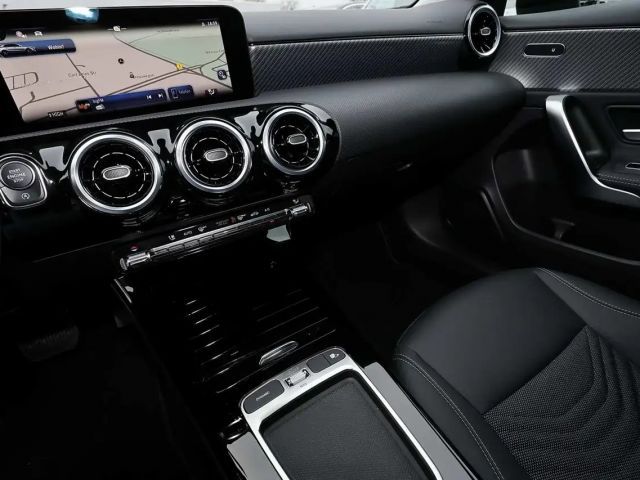Mercedes-Benz A 180 NIGHTPAKET+LED+KAMERA+CARPLAY+MBUX+18 ZOLL