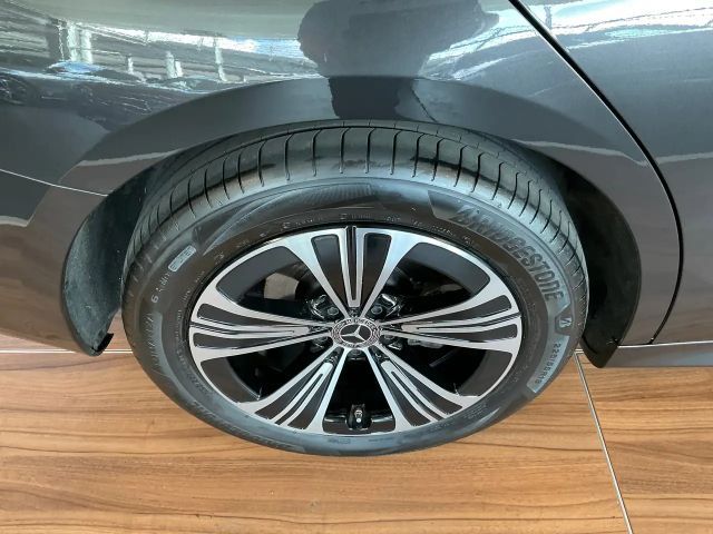 Mercedes-Benz E 220 AVANTGARDE E 220 d Sedan