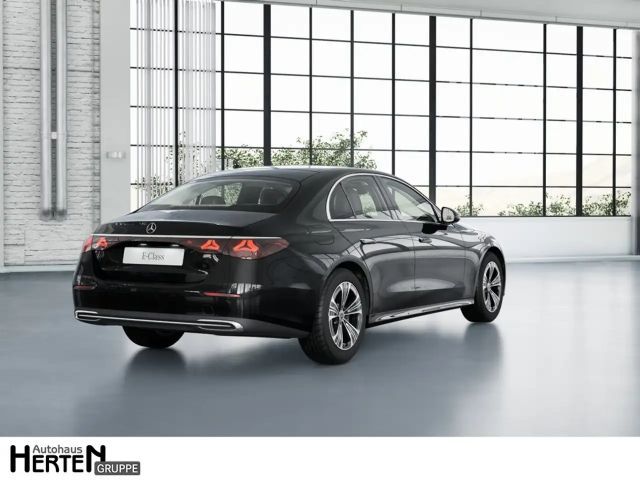 Mercedes-Benz E 200 AVANTGARDE Sedan