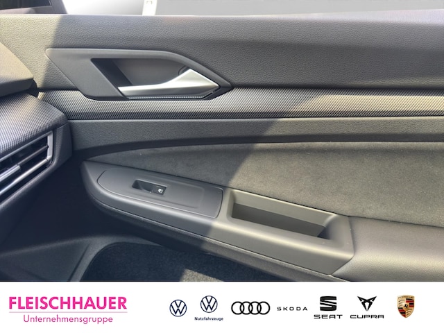 Volkswagen Golf 1.5 eTSI Golf VIII R-Line