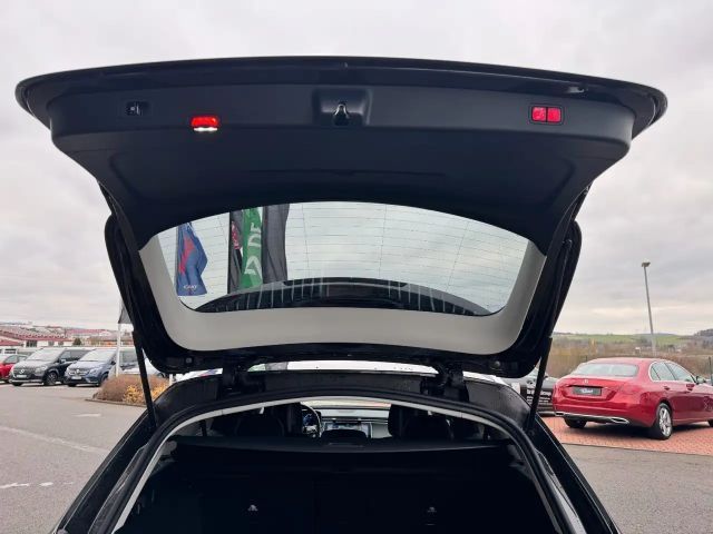 Mercedes-Benz E 220 AVANTGARDE E 220 d Estate