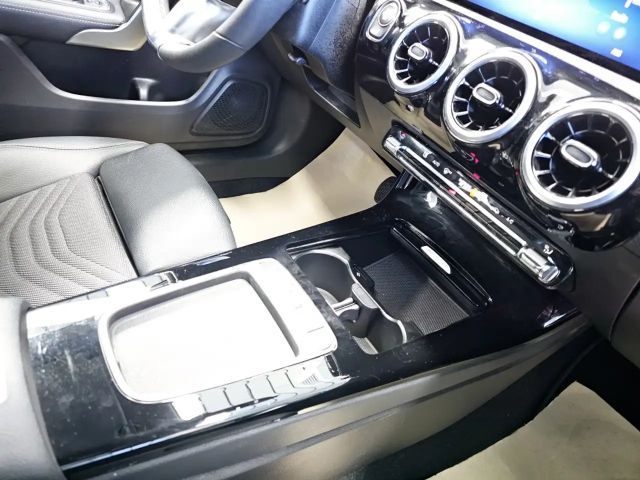 Mercedes-Benz CLA 180 Coupé Progressive