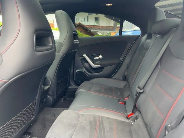 Mercedes-Benz CLA 200 AMG Line Coupé