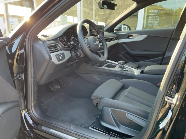 Audi A4 35 TFSI Avant S-Tronic
