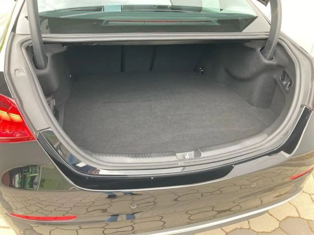 Mercedes-Benz C 300 AVANTGARDE Sedan